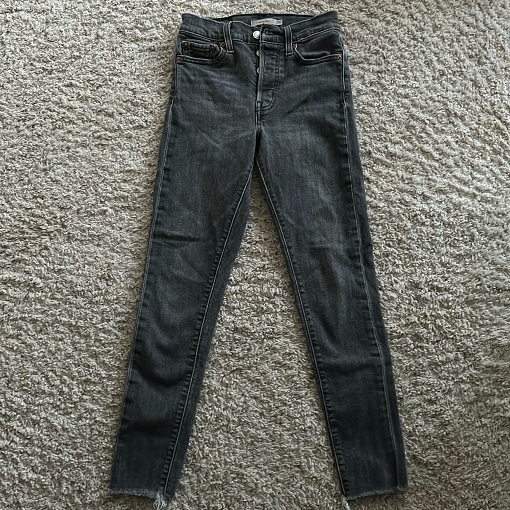 Light black wash Levi’s jeans